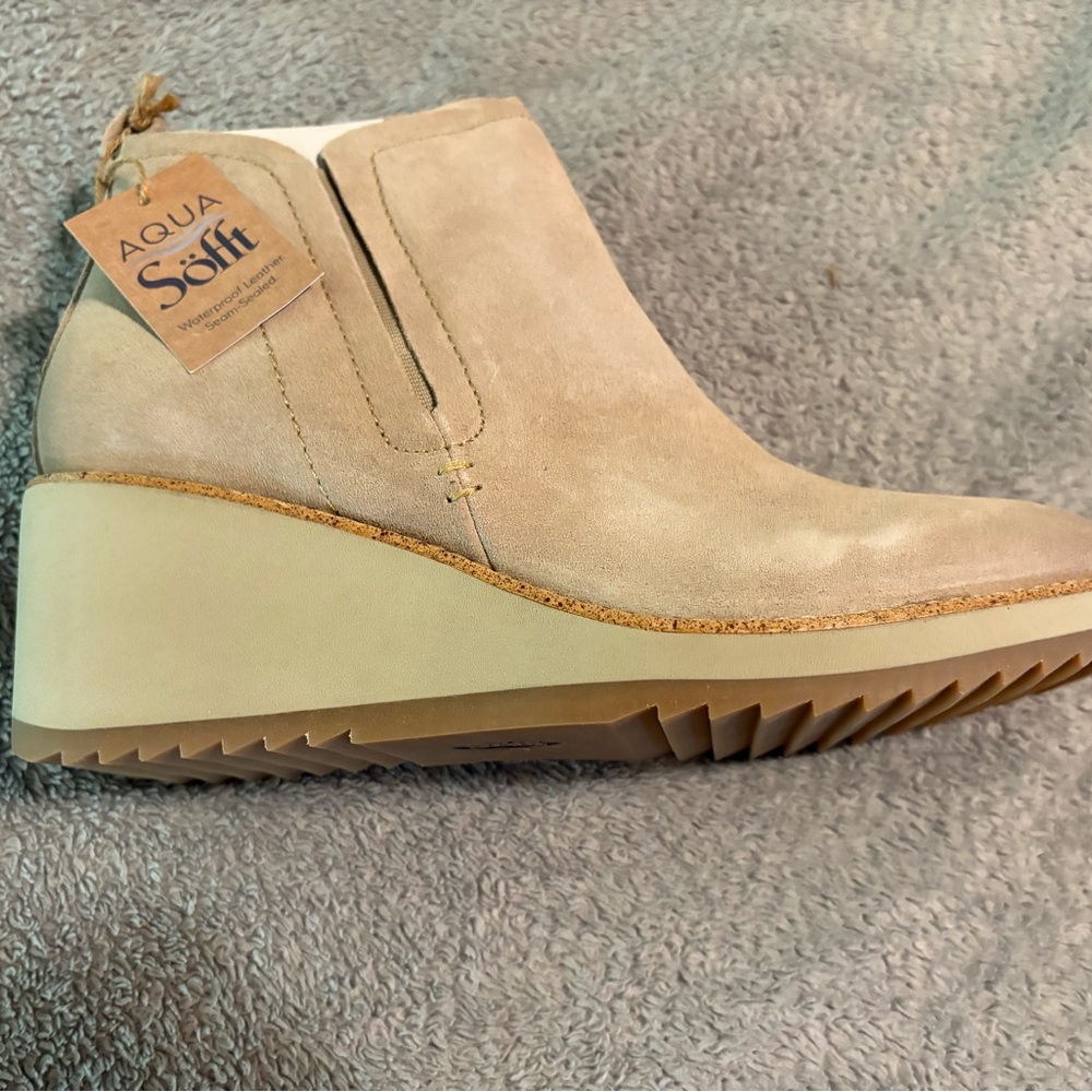 Sofft Women's Cream Wedge Boots